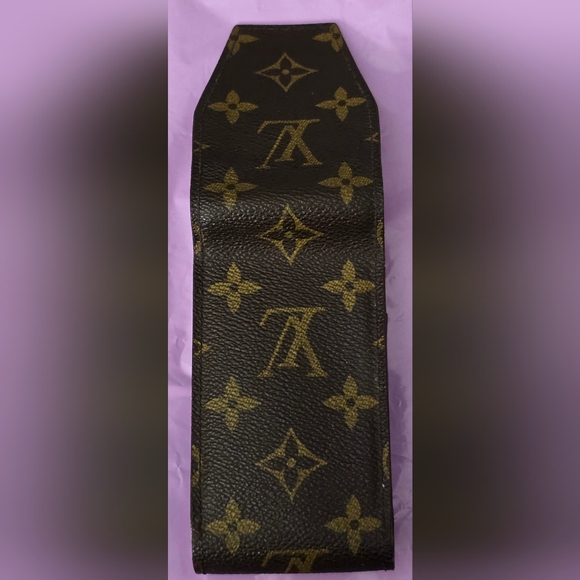Louis Vuitton Monogram Case in Great Condition - Picture 6 of 15